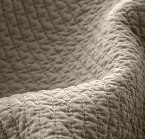 Signature Textured Stitch Quilt Oak
