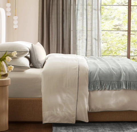 Reserve Embellished Duvet Set White/Bluestone Piped Edge