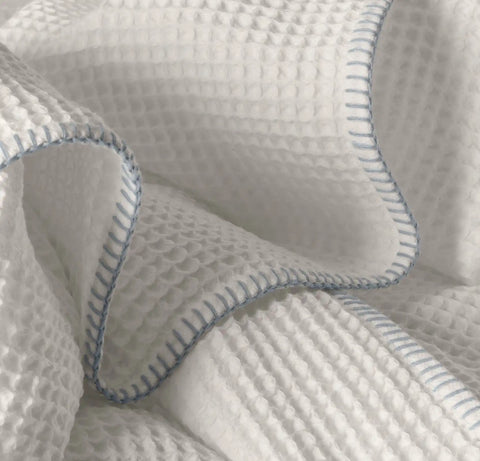 Waffle Bed Blanket White/Hydrangea Whipstitch