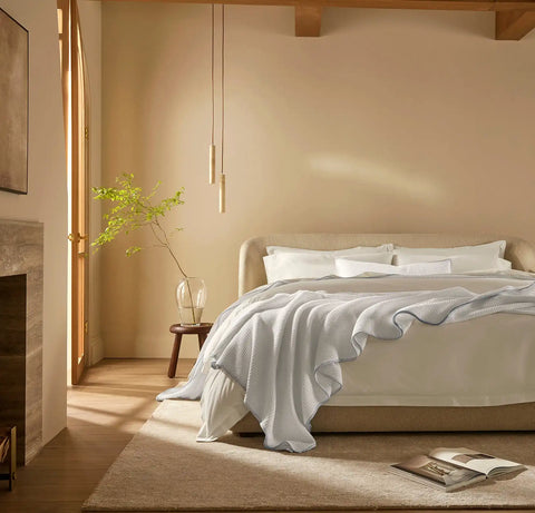 Waffle Bed Blanket White/Hydrangea Whipstitch