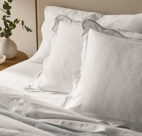 Signature Embellished Duvet Set White/White Curved Edge