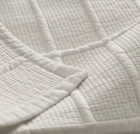 Signature Modern Grid Quilt White