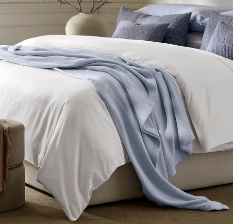Lightweight Bed Blanket Hydrangea
