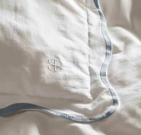 Signature Embellished Duvet Set White/Hydrangea Curved Edge
