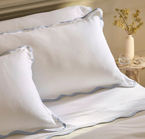 Signature Embellished Duvet Set White/Hydrangea Curved Edge