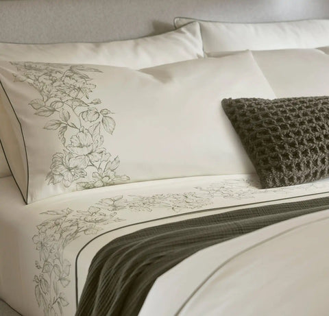 Signature Embellished Sheet Set Cream/Olivine Etched Peony Piped Edge