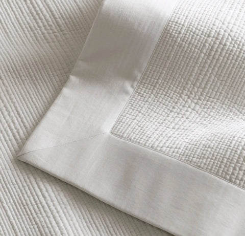 Signature Stitchline Quilt White